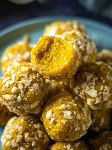 Vegan Turmeric Energy Balls Recipe