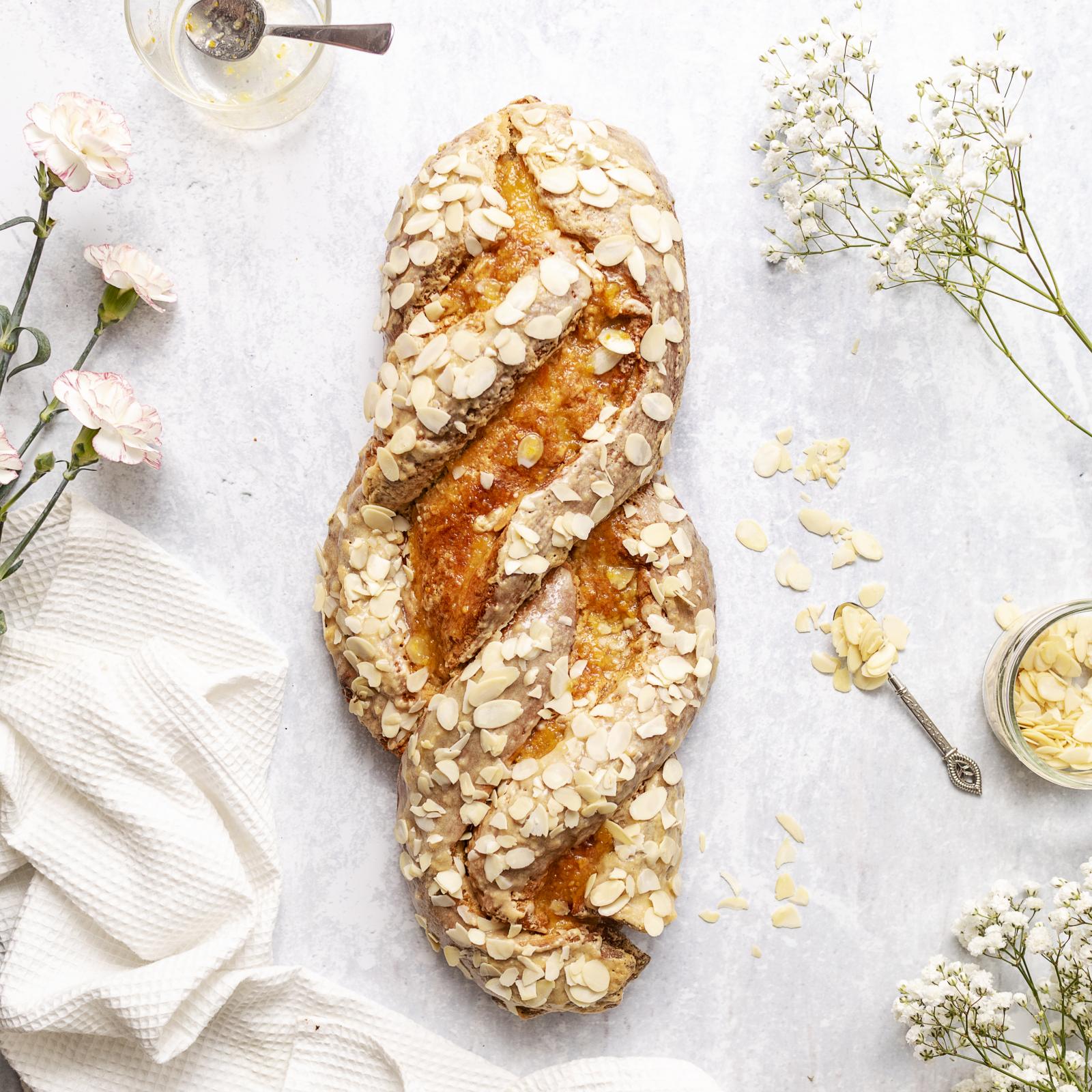 Vegan Easter Plait with Marzipan-image