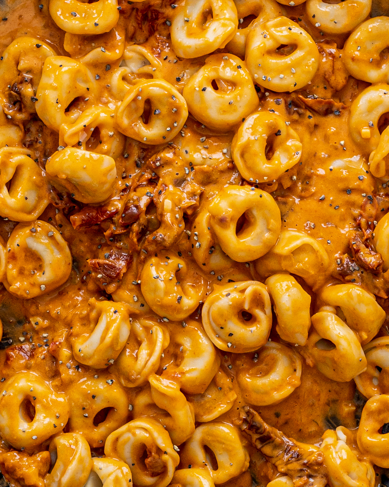 Creamy Sun-Dried Tomato Pasta - Vegan Tortellini close up