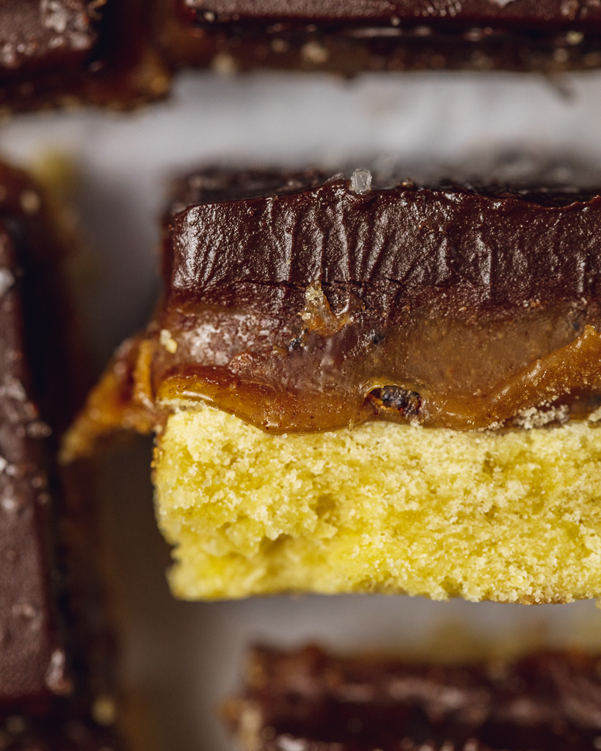 Deliciously sweet and gooey Vegan Millionaire Shortbread, created with a vegan shortbread base and tasty salted caramel made from almond butter - that's next level snacking! #shortbread #veganrecipe #millionaire #saltedcaramel