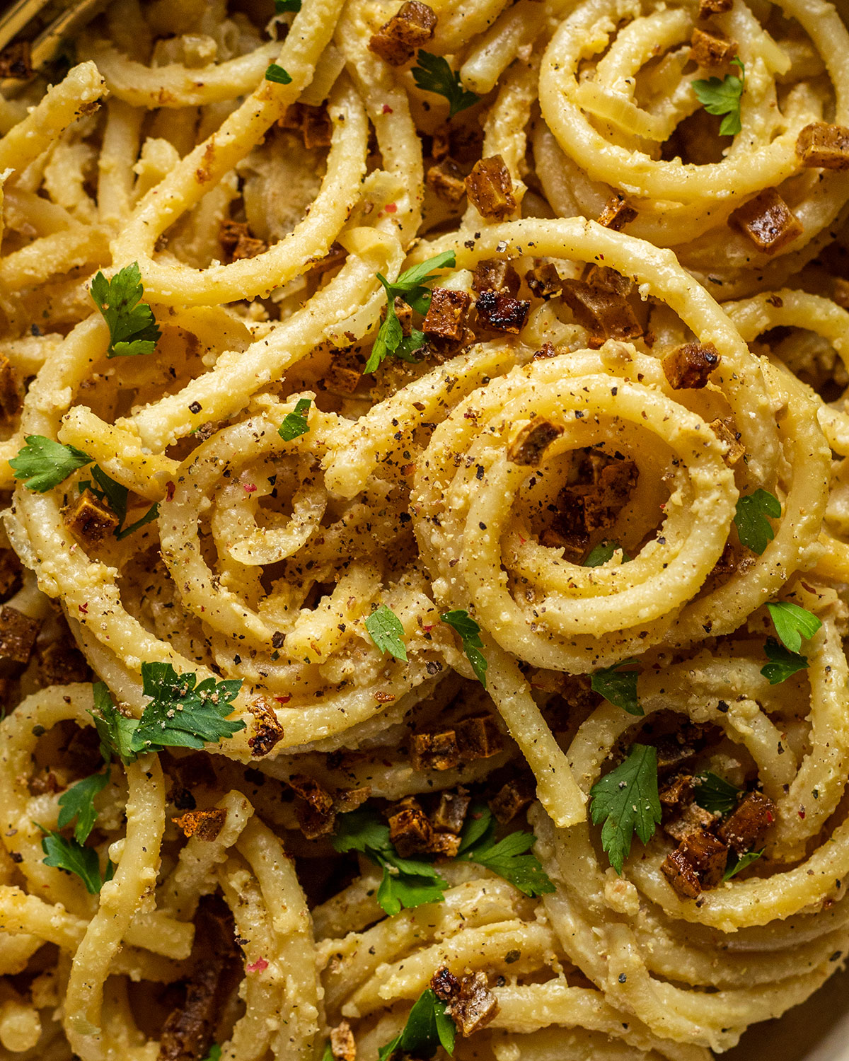 close up of vegan carbonara spaghetti