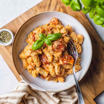 viral tiktok boursin pasta in a bowl