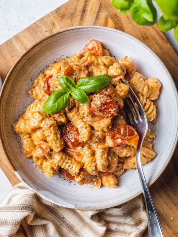 viral tiktok boursin pasta in a bowl