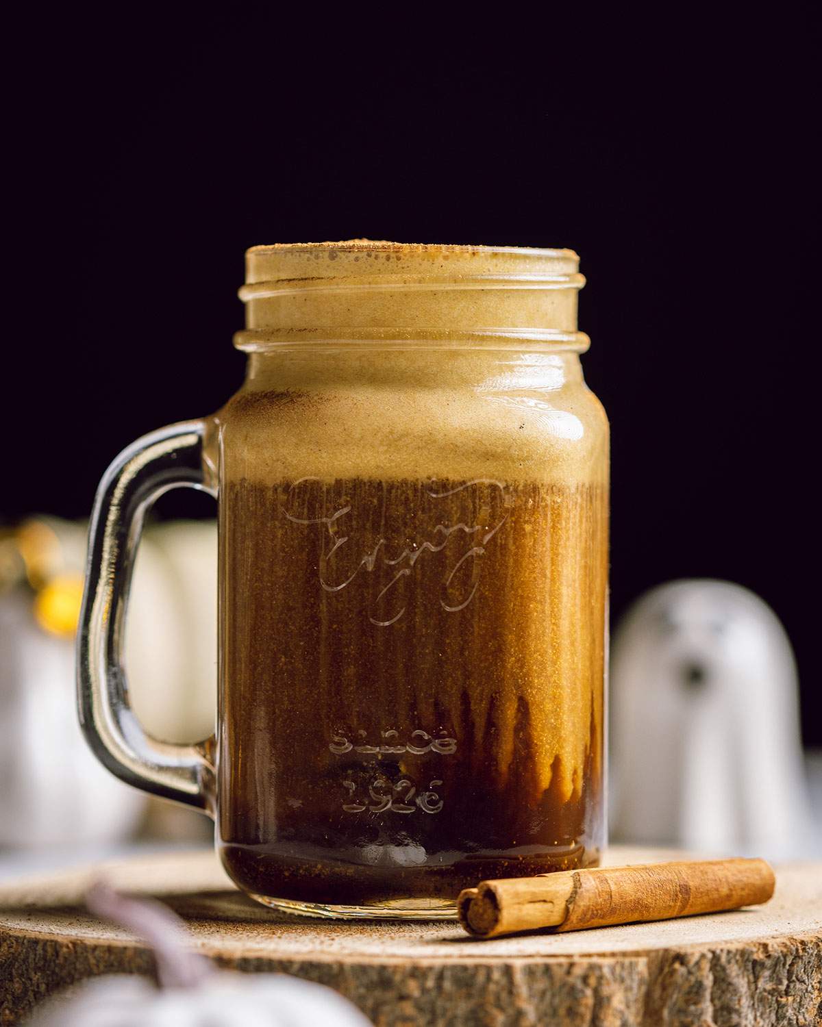 https://www.romylondonuk.com/wp-content/uploads/2022/10/pumpkin-cold-foam-starbucks-copycat-drink_04.jpg