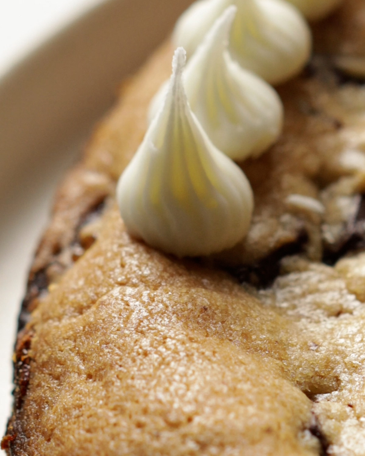 decorating vegan cookie cake with vegan icing