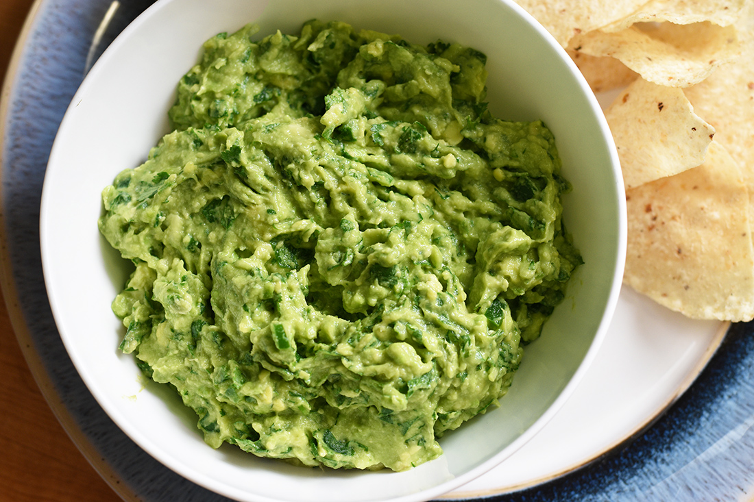 homemade vegan guacamole in a bolw