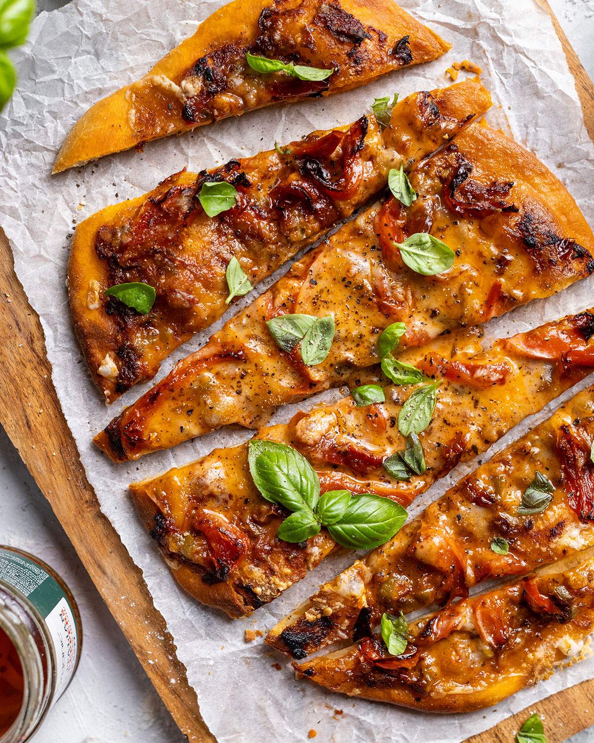 Sliced air fryer flatbread pizza up close.