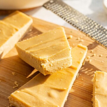 Grateable vegan alternative to parmesan.