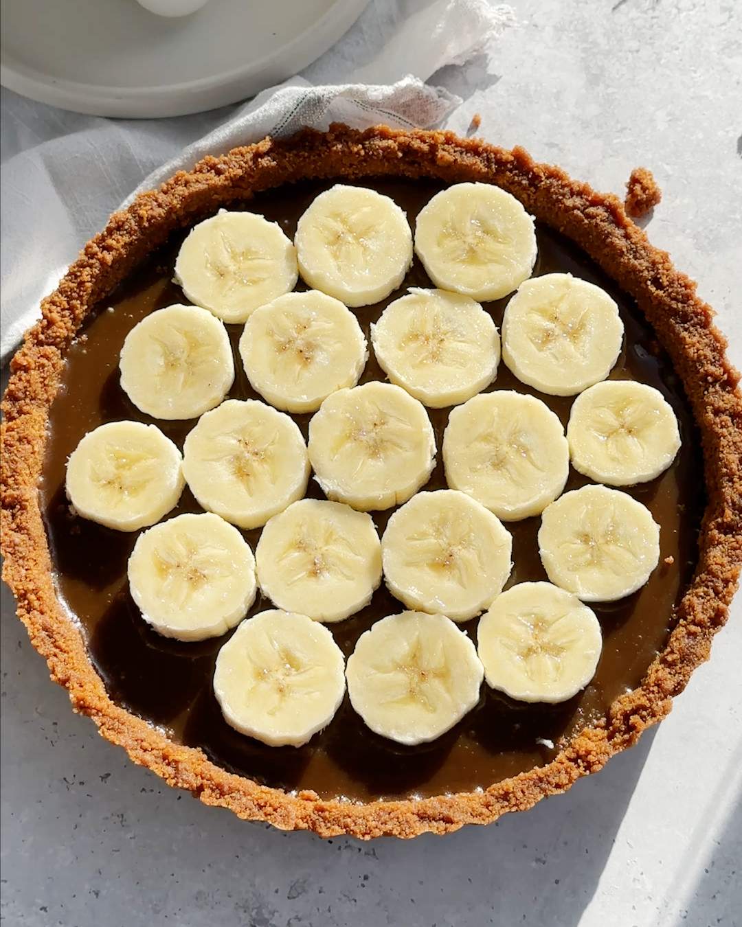 Banana slices on top of banoffee pie.