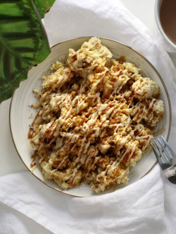 A plate of vegan keto scramble.